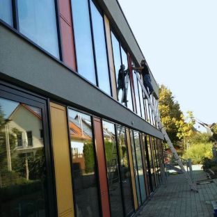 Fenster- und Glasreinigung – auch bei großen Gebäuden